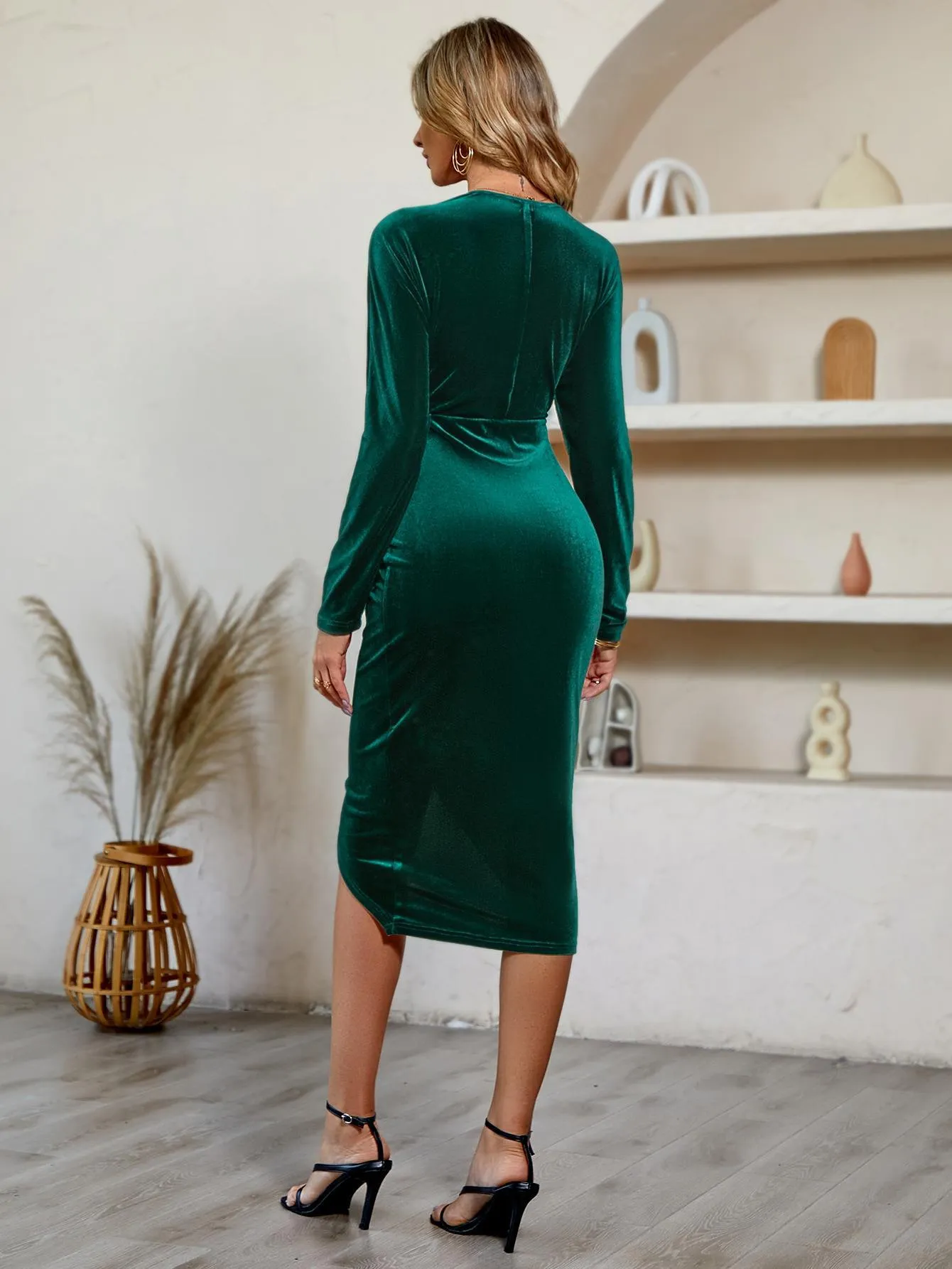 *APP EXCLUSIVE* Vneck Long Sleeve Tulip Hem Dress