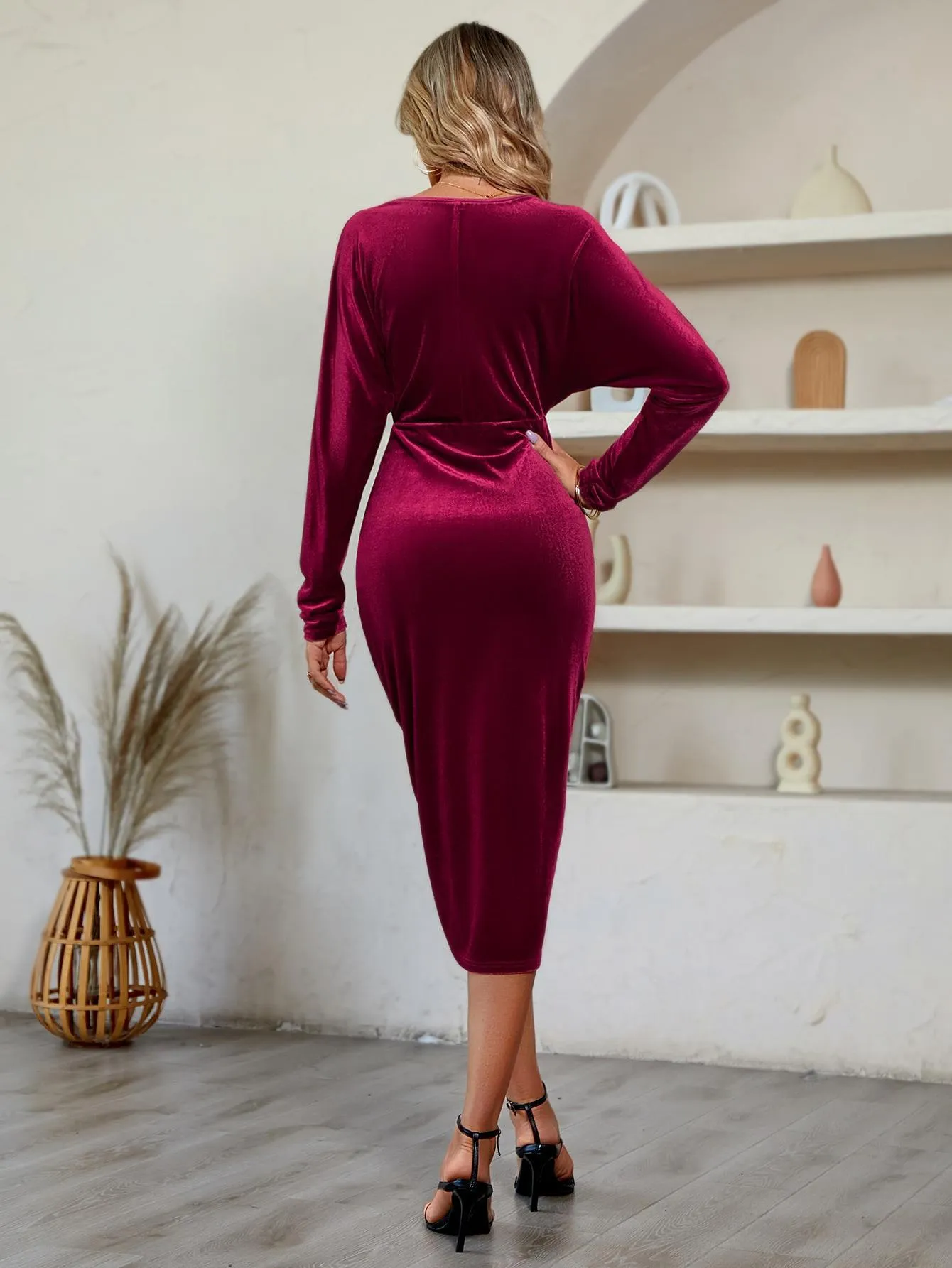 *APP EXCLUSIVE* Vneck Long Sleeve Tulip Hem Dress