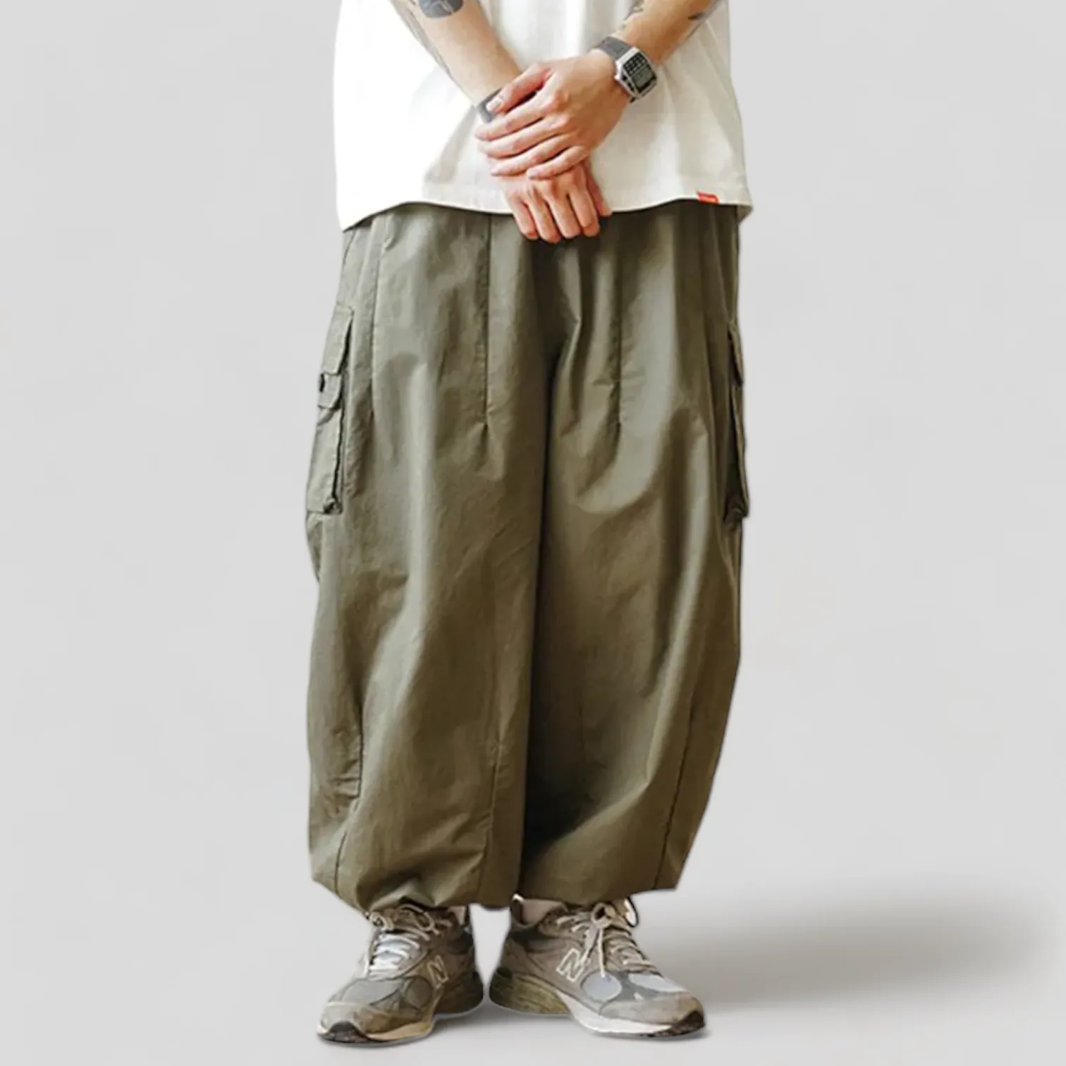 Baggy fit cargo pocket wide leg pant