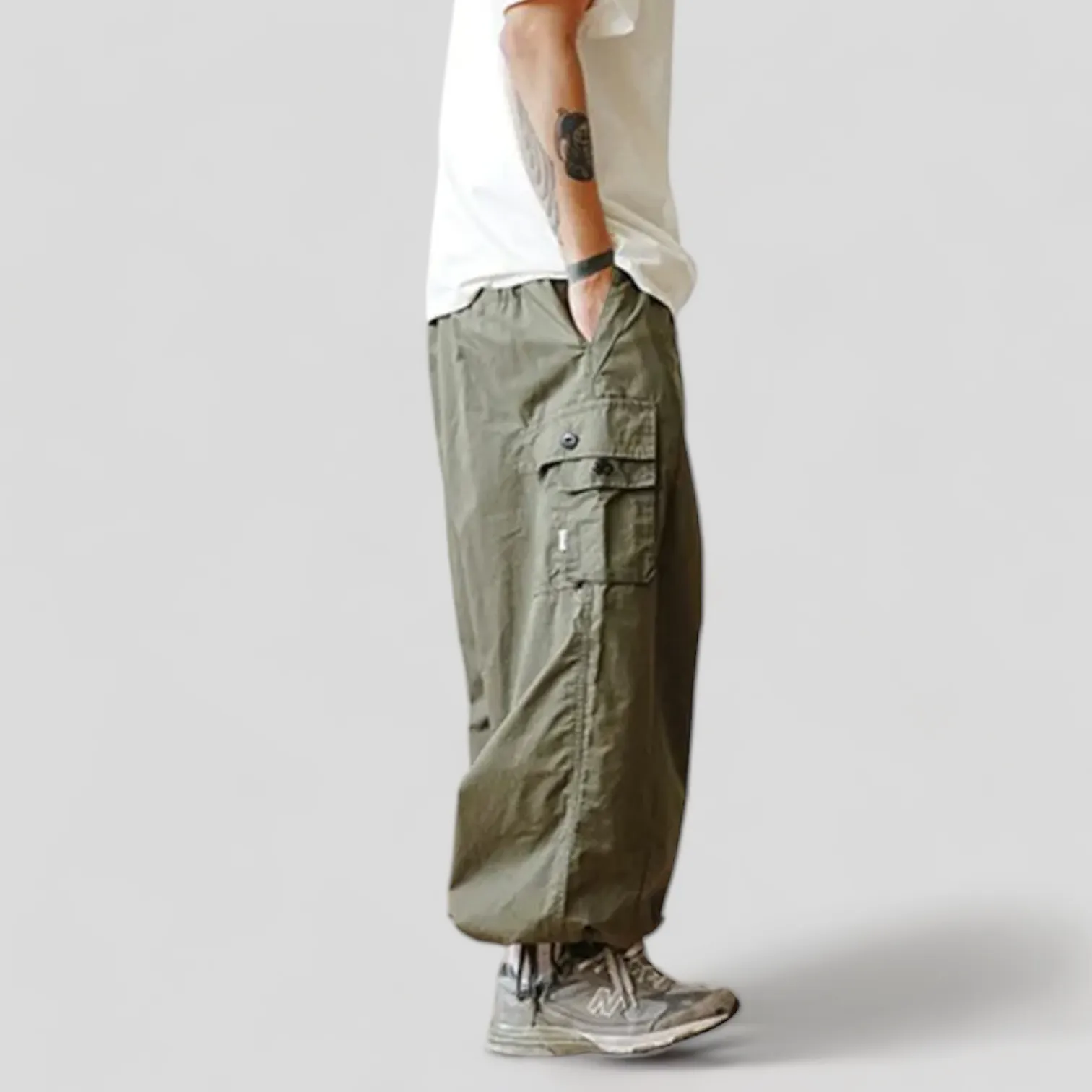 Baggy fit cargo pocket wide leg pant