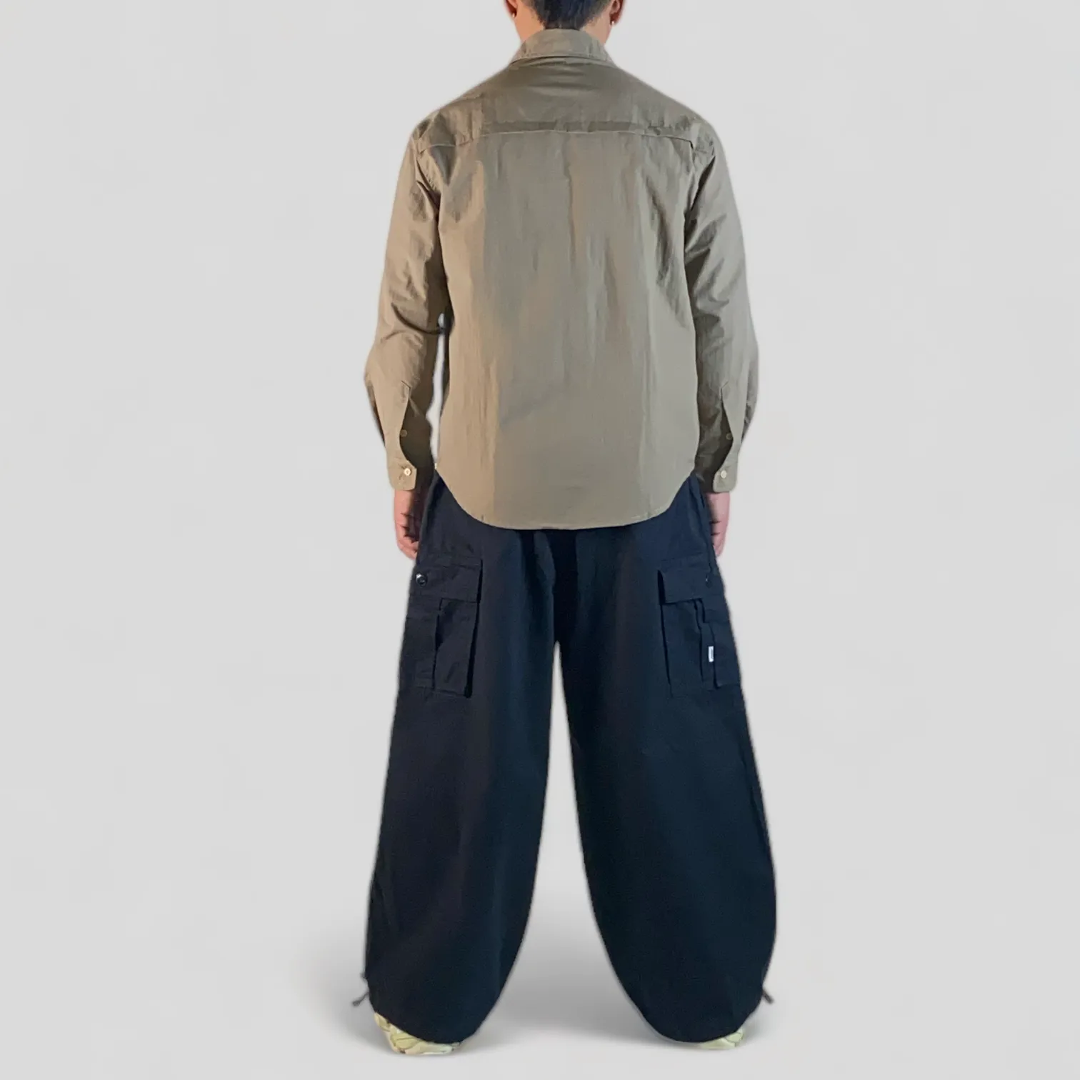 Baggy fit cargo pocket wide leg pant