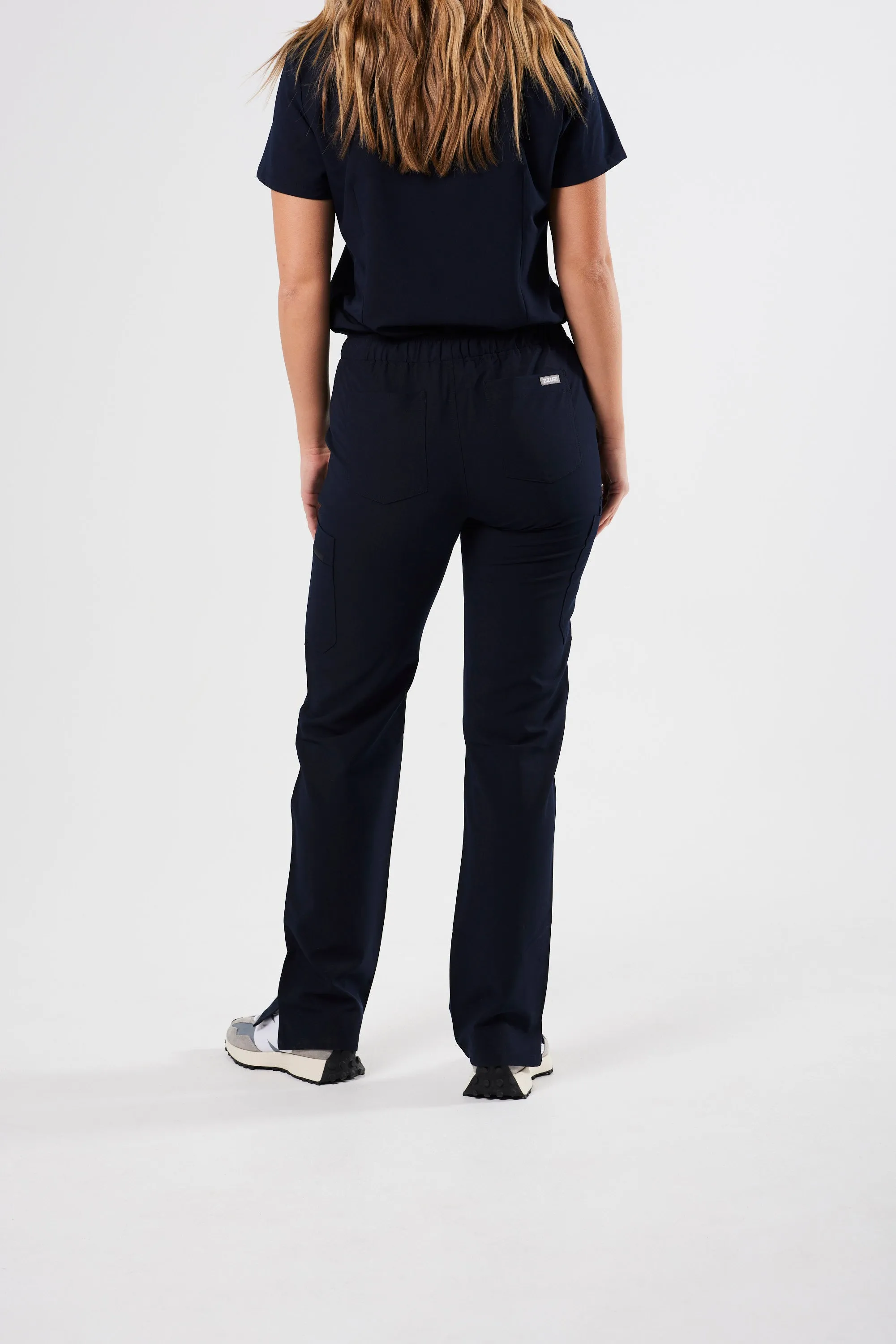 CLASSIC CARGO WOMEN'S SCRUB PANTS (NAVY)