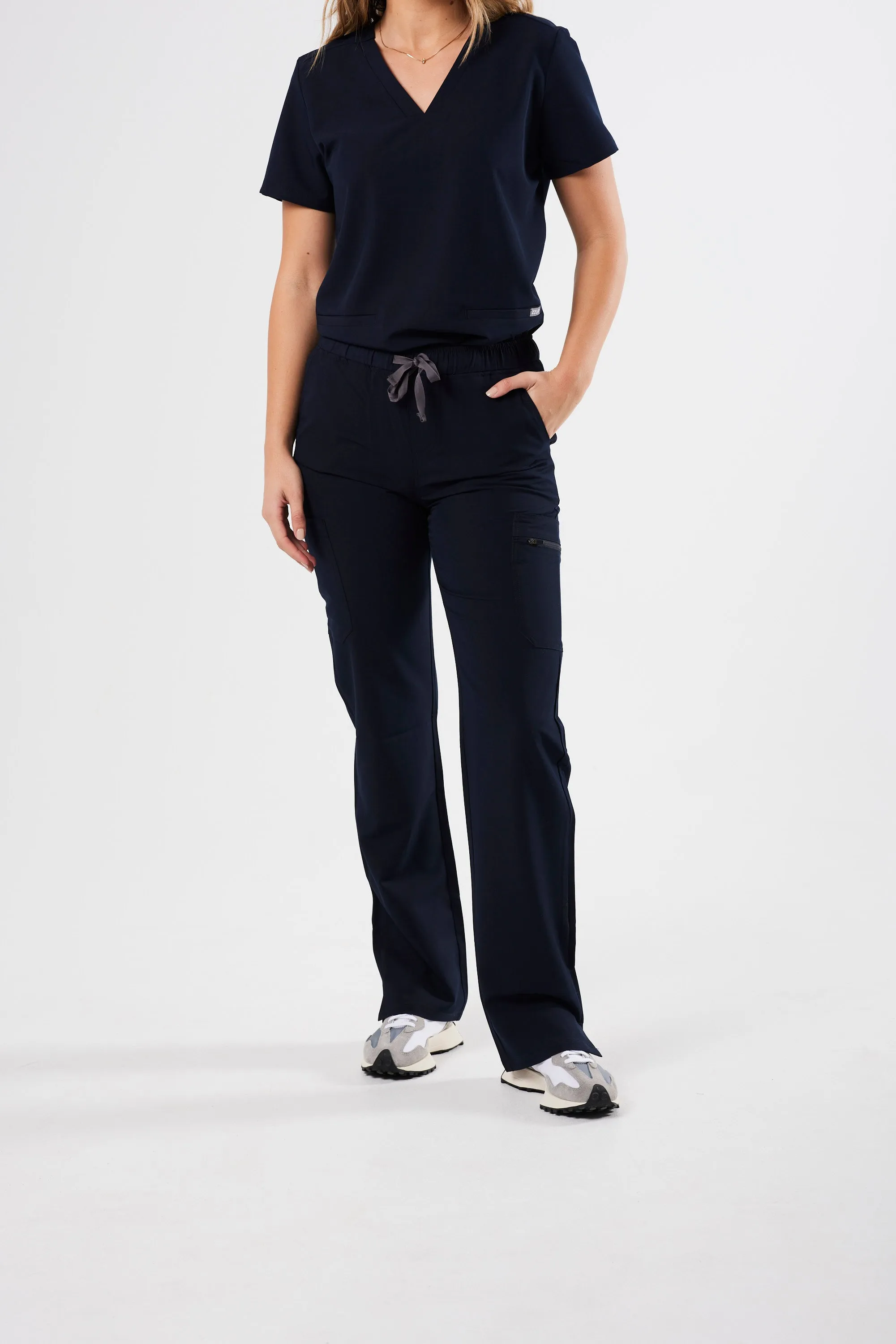 CLASSIC CARGO WOMEN'S SCRUB PANTS (NAVY)