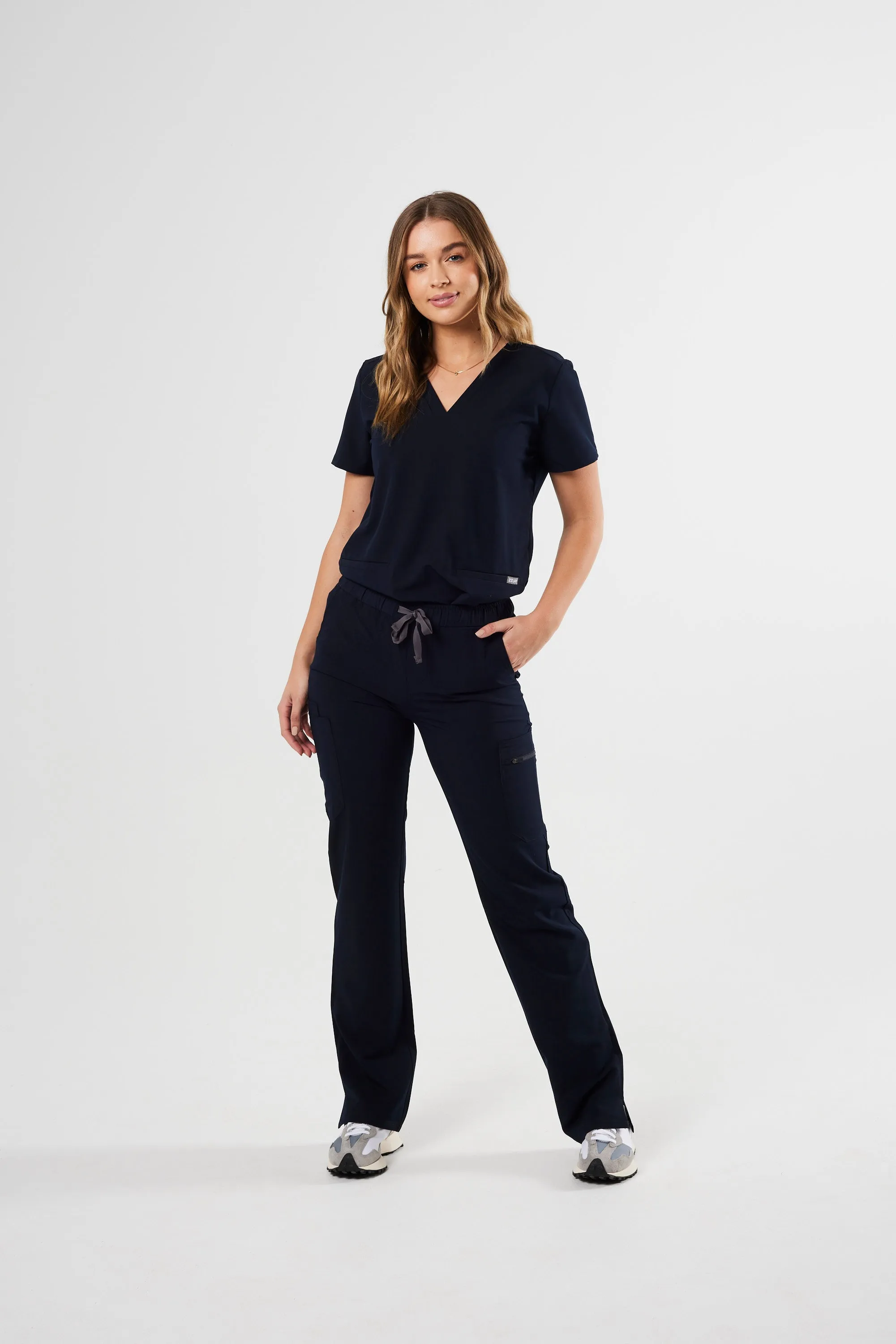 CLASSIC CARGO WOMEN'S SCRUB PANTS (NAVY)