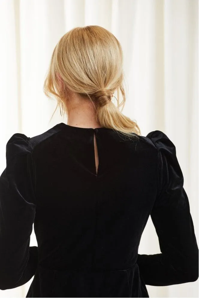 Double Second Black Shoulder Pad Velvet Dress